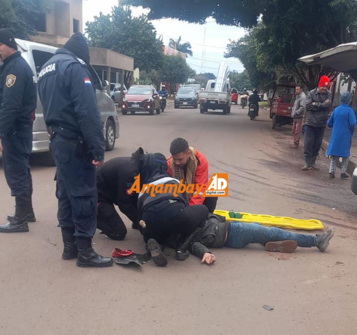 Motociclista quedó con fractura tras chocar contra un automóvil