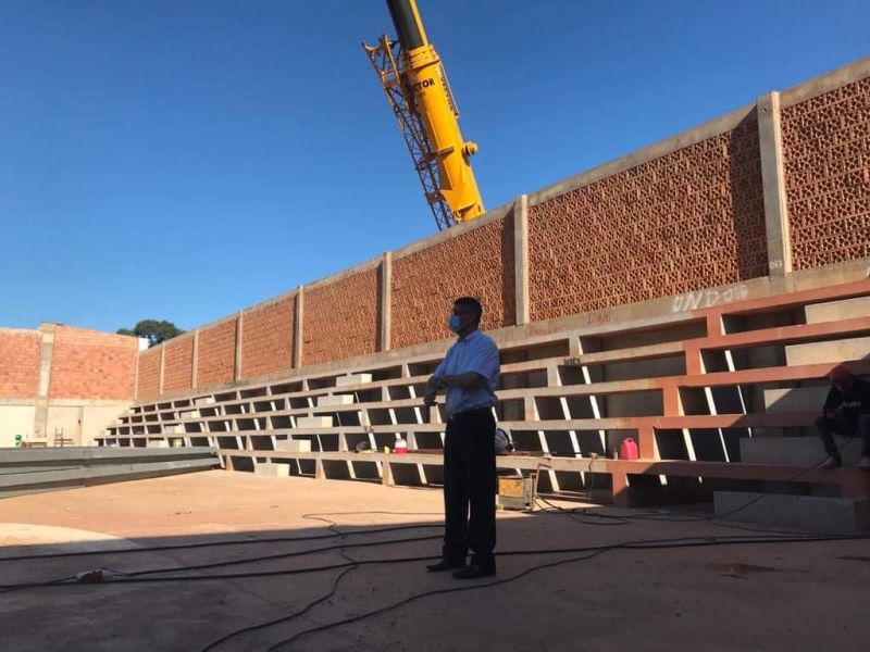 Gobernador verifica avance de construcción de Polideportivo en el CRE.