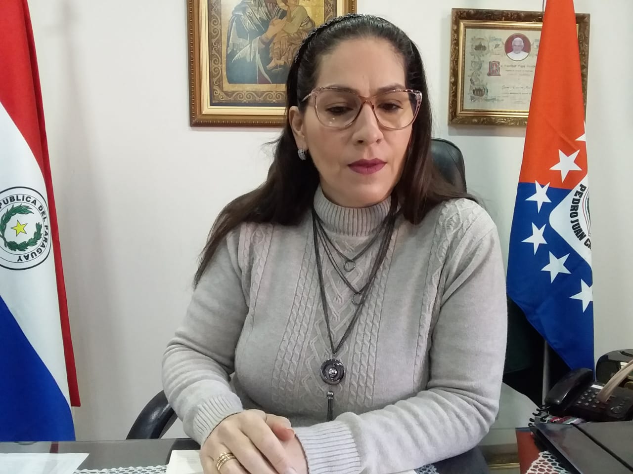 Intendente Carolina Yunis molesta con Angélica Valdez que la acusó de mentirosa