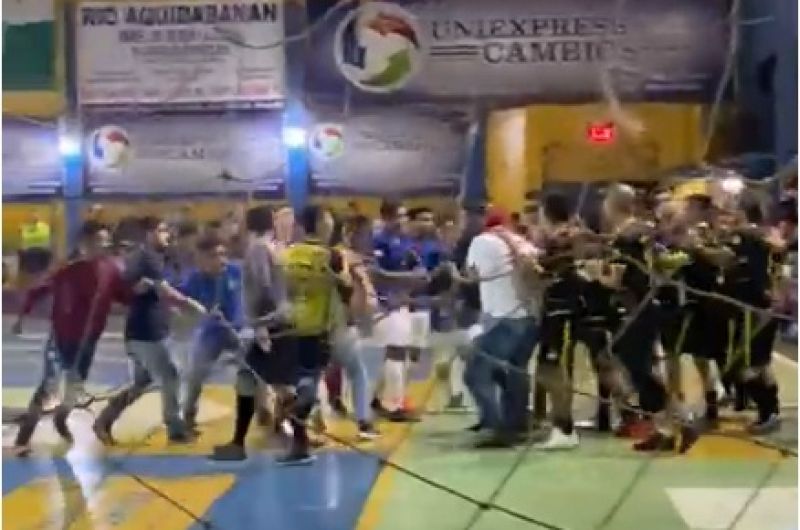 Partido por Torneo de “confraternización” culmina con una batalla campal
