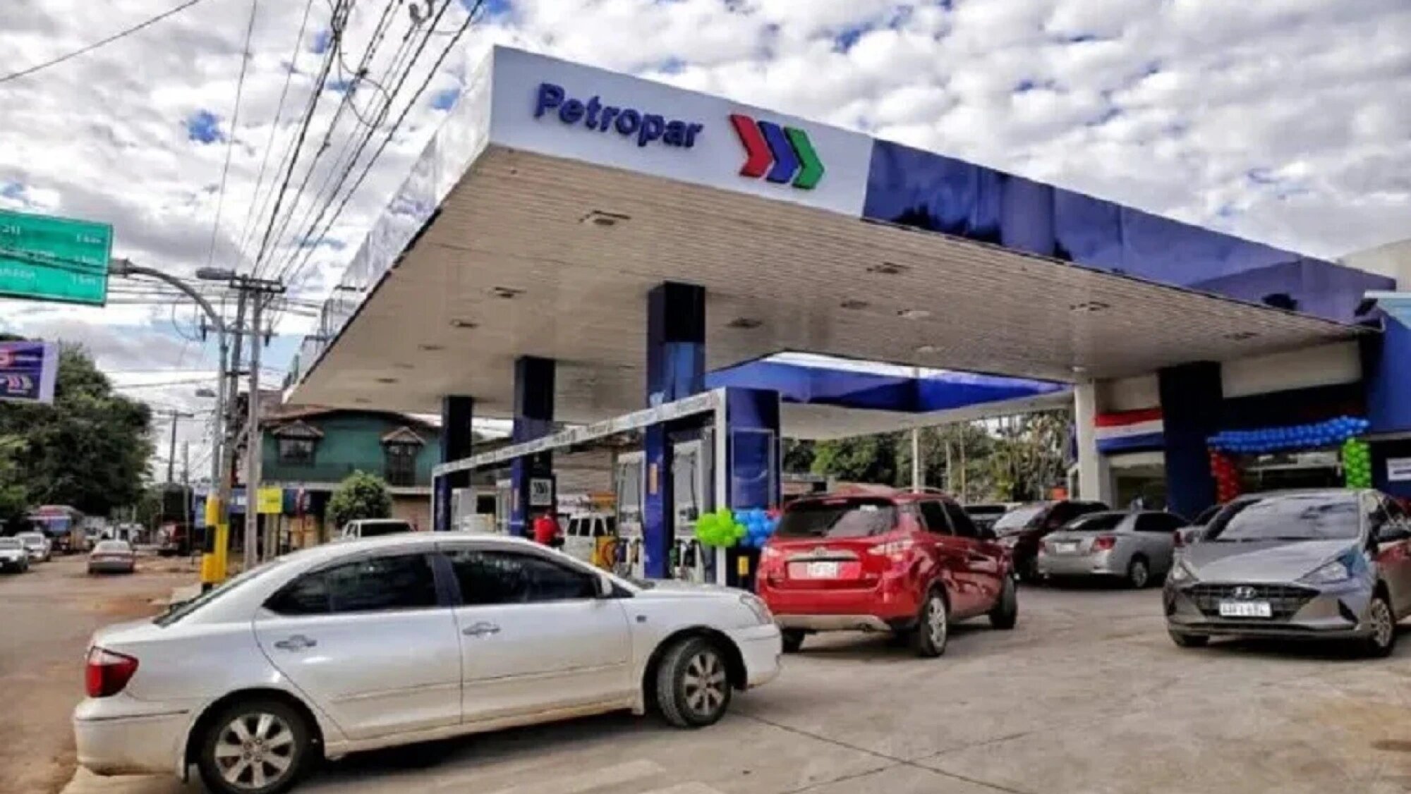 Petropar anuncia reducción de G. 300 del diésel, pero mantiene el precio de la nafta