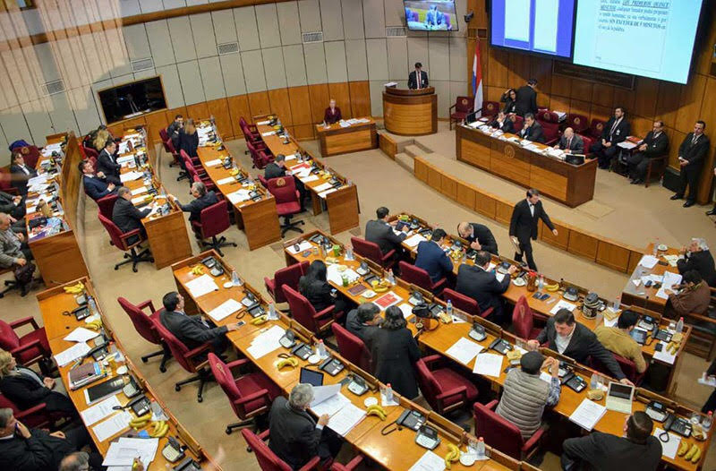 En primer lugar, deberían estar los candidatos locales