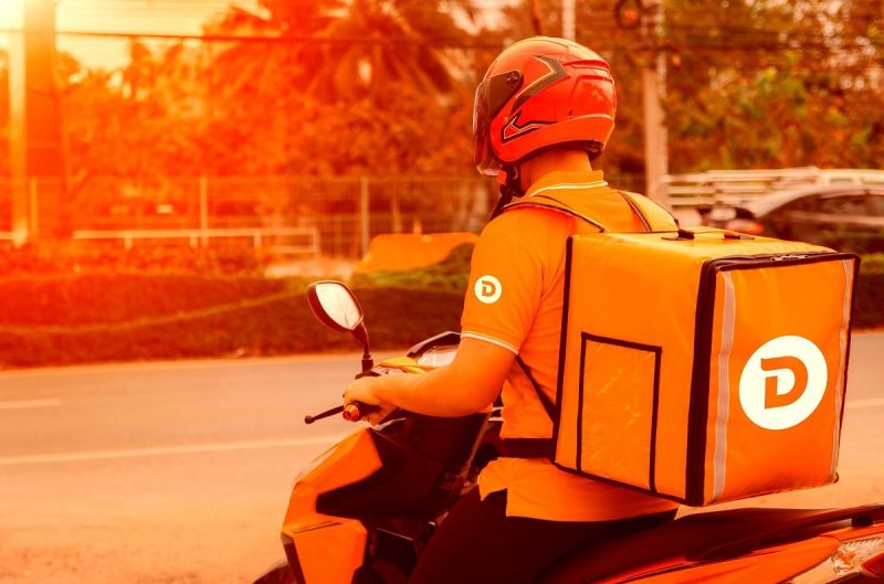 ¿Por qué delivery y no entrega?