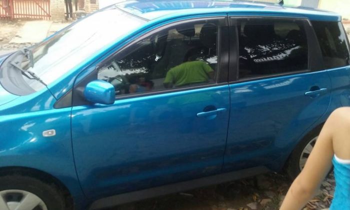 Violento asalto: iba a casa con su familia, lo golpearon y le robaron el vehículo y celulares