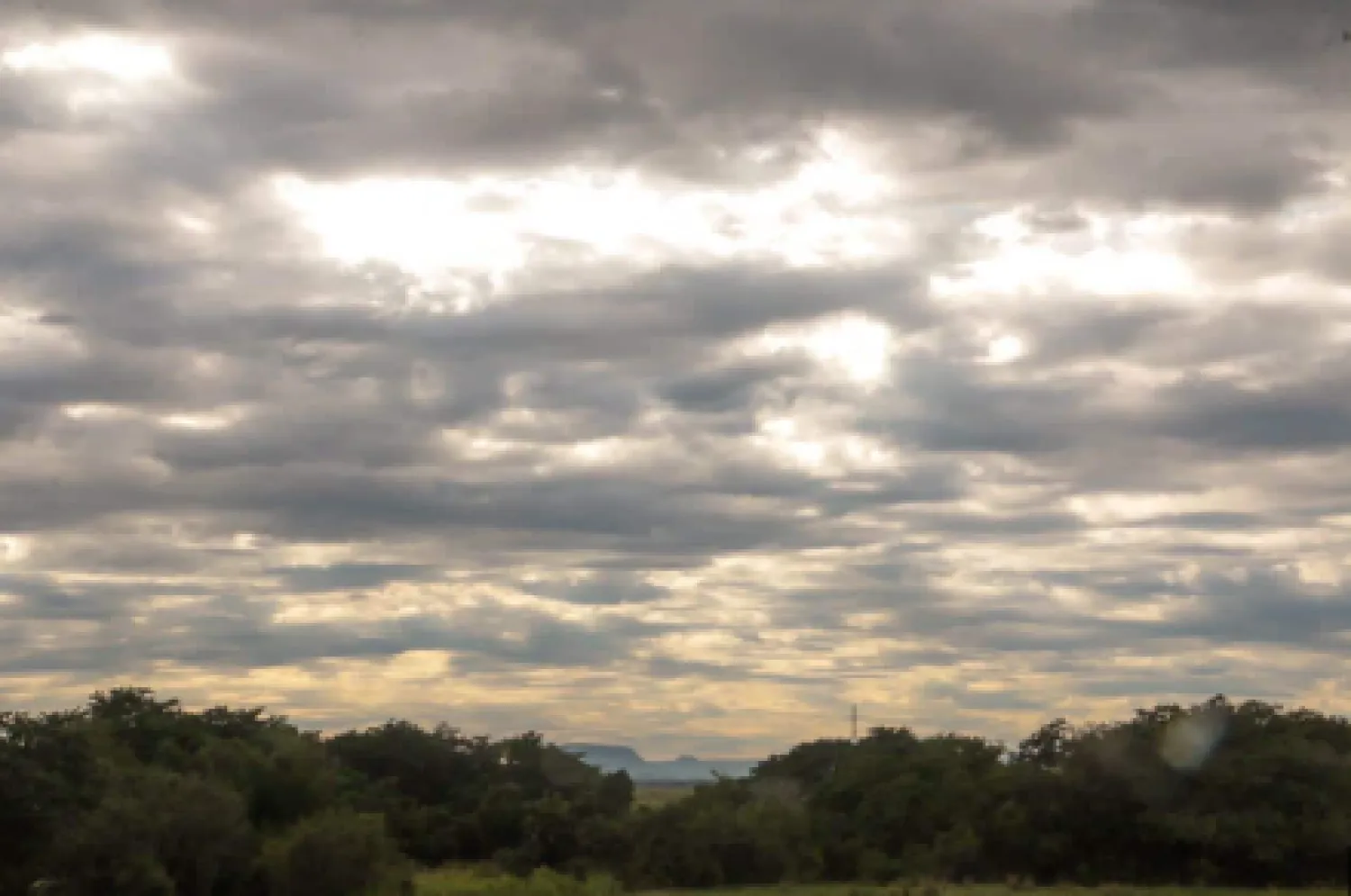 Martes caluroso e inestable con probabilidad de lluvias