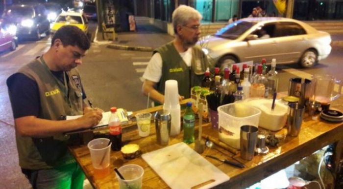 Vuelve la ley seca: salieron a 'cazar' barras de tragos en la vía pública
