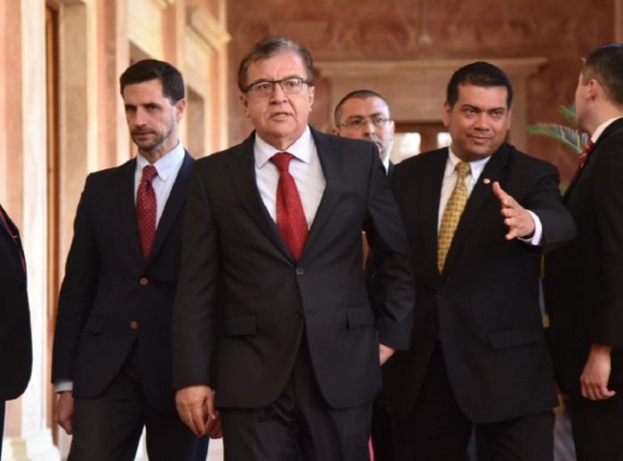 Nicanor no cree en el consenso y trata de jubilados a la vieja guardia colorada