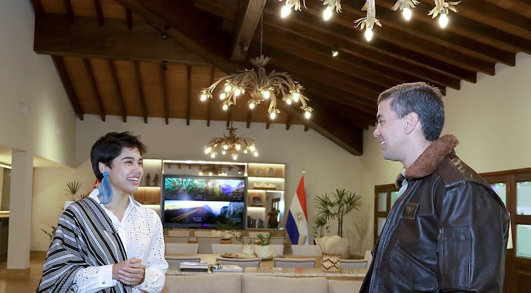 Peña recibe a Aye Alfonso: “Orgullosos de verte llevar a Paraguay a lo más alto”