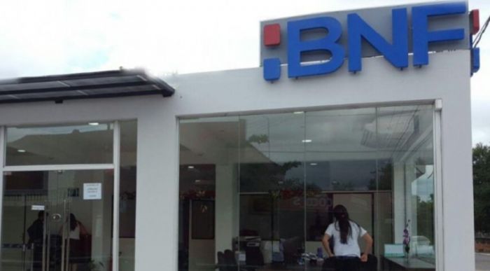 Suspenden temporalmente la atención en dos sucursales del BNF por sospecha de COVID-19