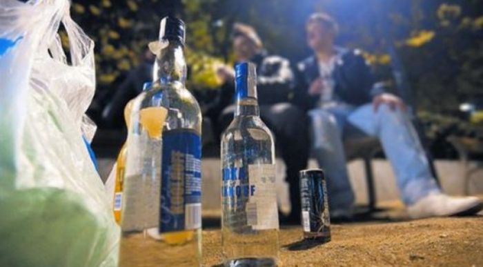 Fiscalía procesa a 5 personas por beber alcohol en la calle: multas superan los G. 32 millones