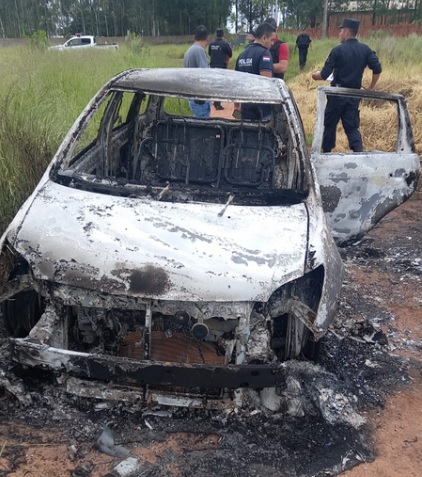 Sicarios incineran vehículo utilizado para criminal atentado
