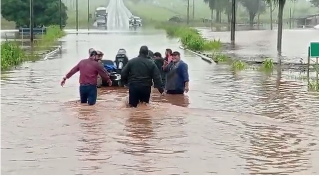 Lluvia causa inundaciones en varios lugares, principalmente del distrito de Cerro Corá
