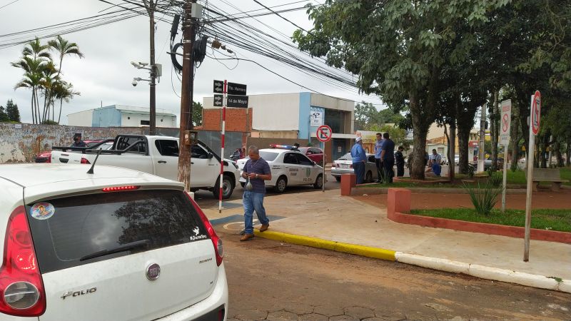 ASALTANTES REDUCEN A CUSTODIO POLICIAL Y A SU ACOMPAANTE Y SE LLEVAN LA RECAUDACIN DE UN SUPERMERCADO