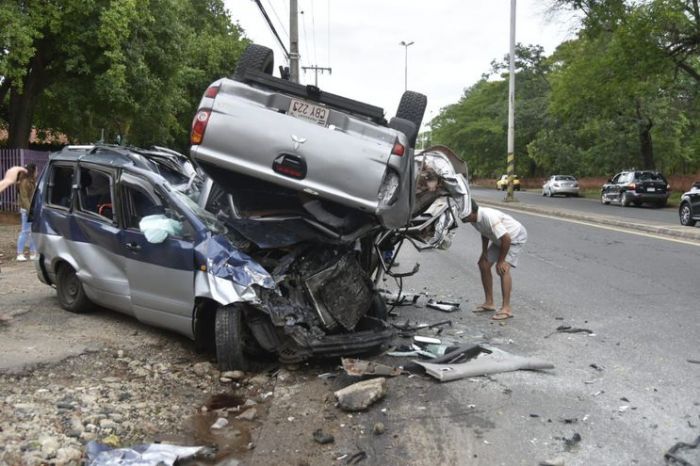 Video confirma teoría del charco de agua y alta velocidad en accidente