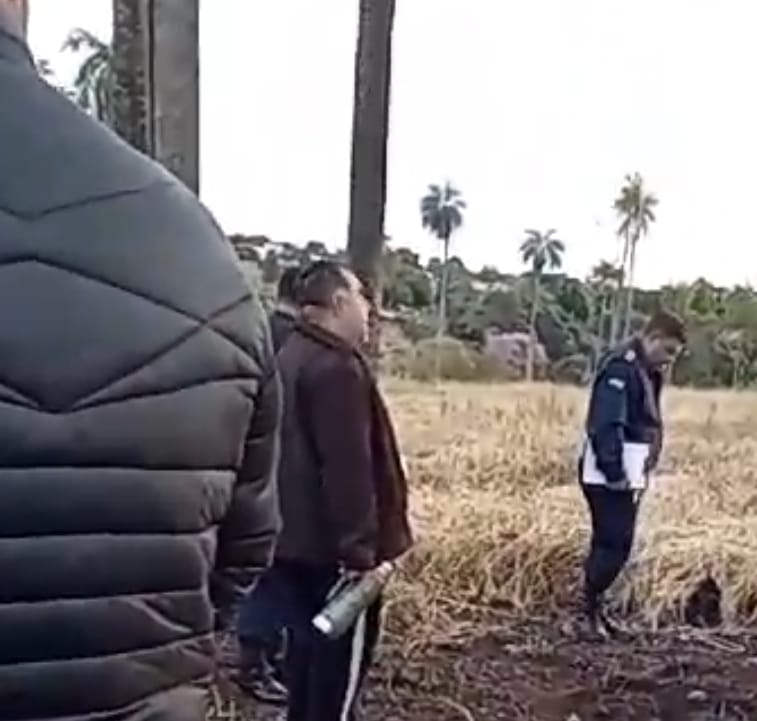 Hallan muerto a un joven de 18 años en un campo baldío