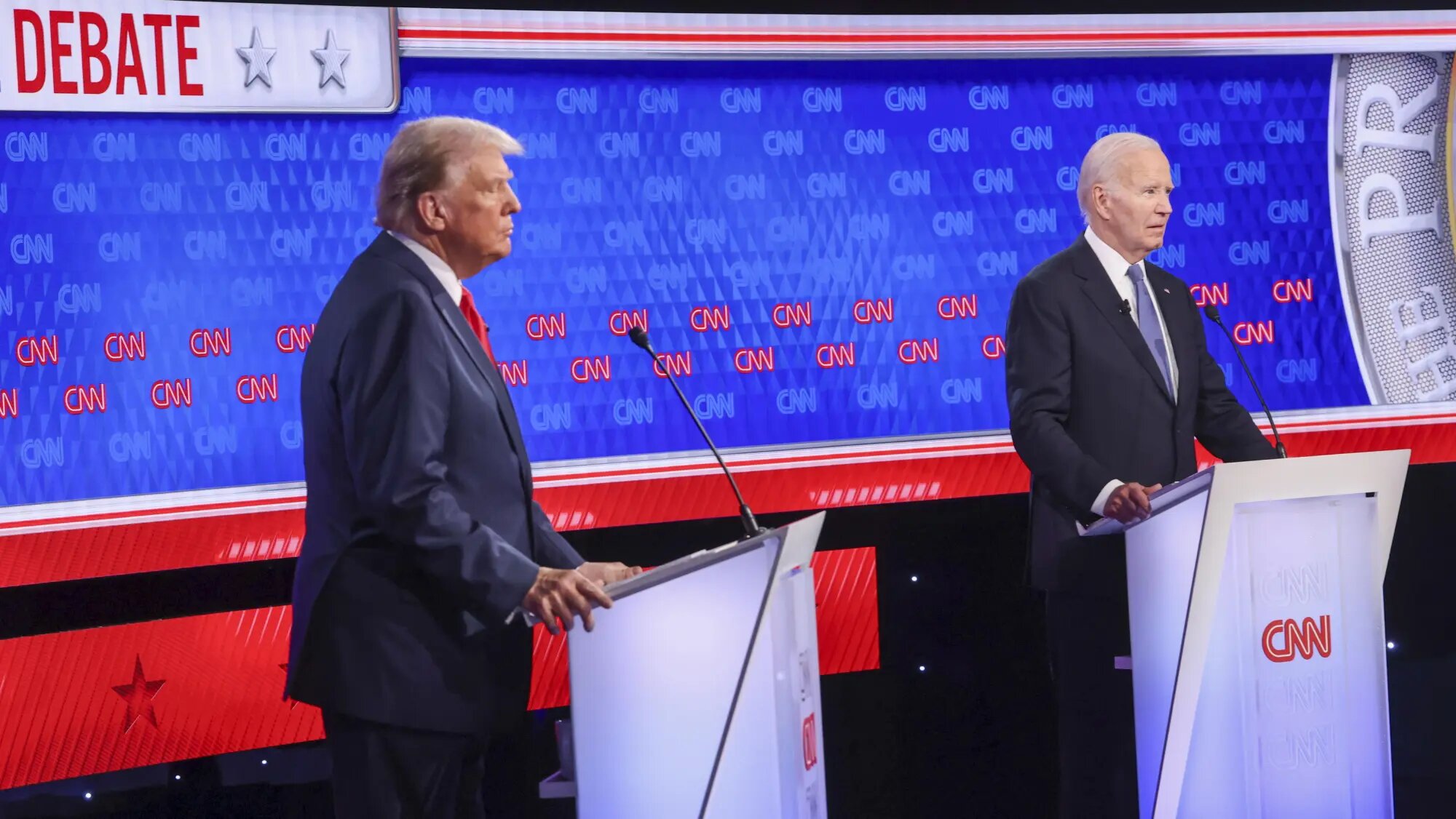 Trump arremete contra la ayuda para Ucrania y Biden lo acusa de querer salir de la OTAN