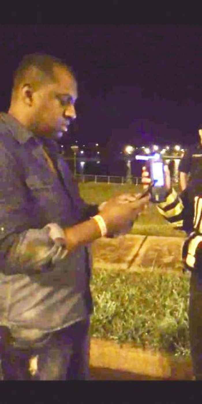 Cubano se puso contra 4 zorros: les pateó para no someterse a alcotest