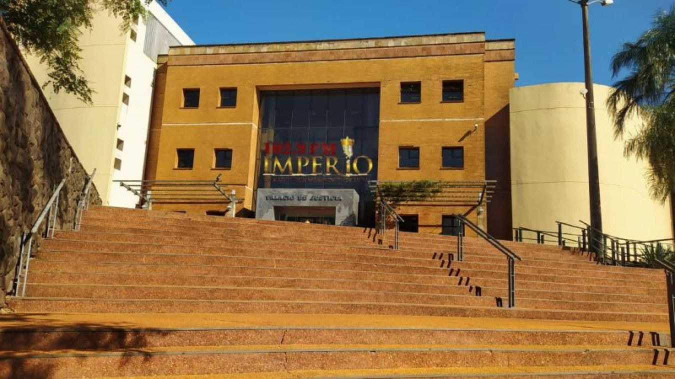 Tribunal absolvió a funcionario de vidriería que cobraba a clientes y no rendía cuentas a directivos