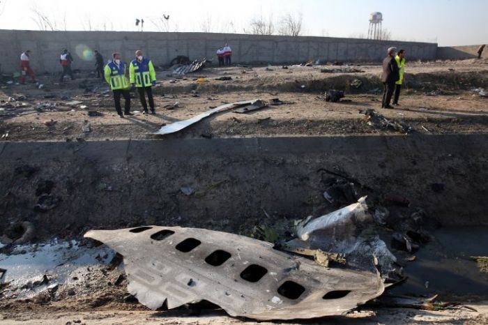 Avión con 180 pasajeros a bordo se estrella en Irán