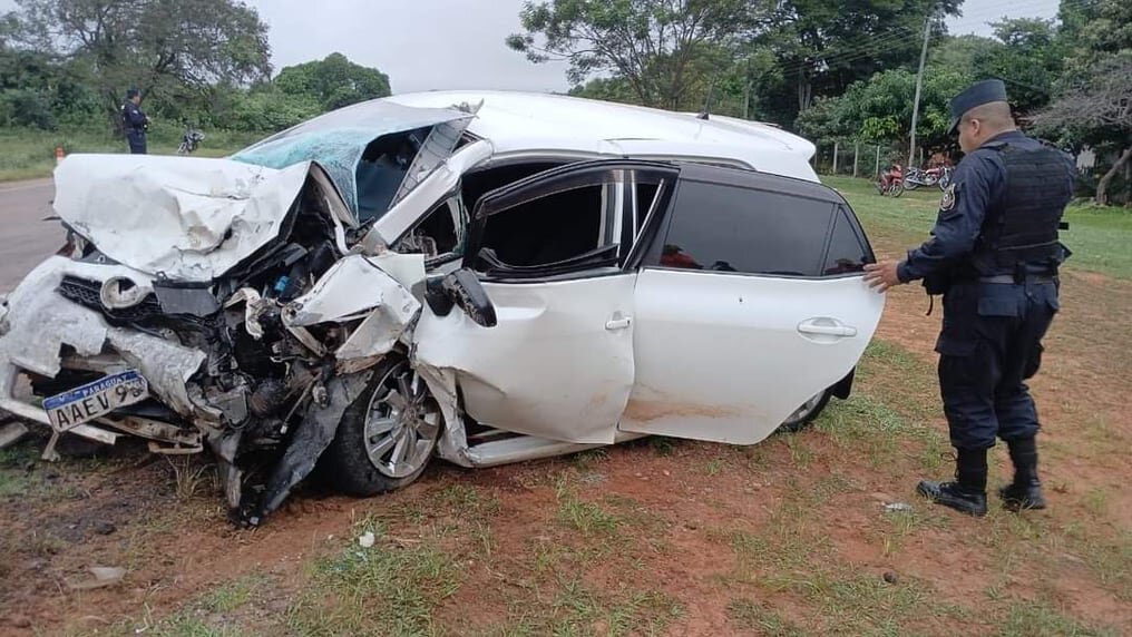 Cuatro personas fallecidas tras choque frontal entre vehículos en Carapeguá
