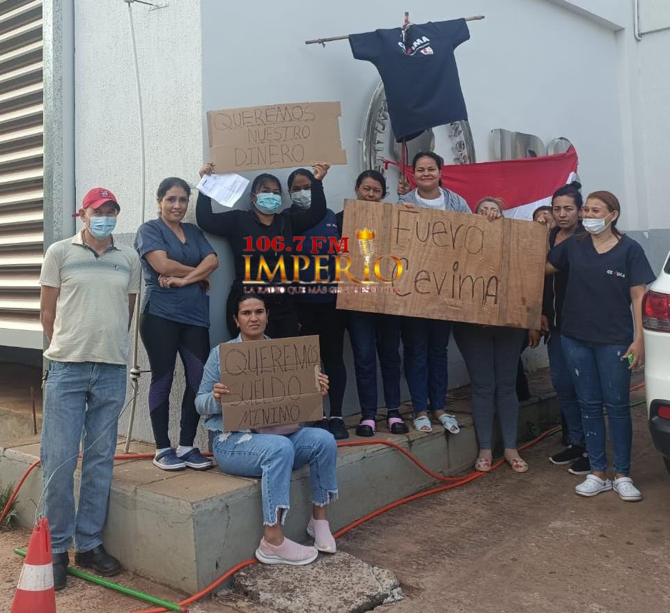Funcionarias de limpieza de IPS inician huelga por falta de pago