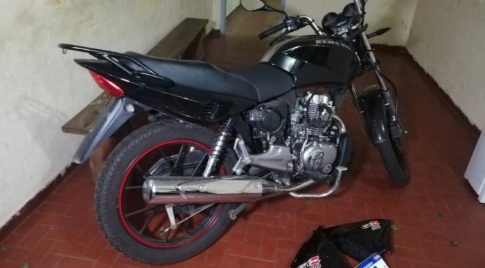 Le robaron la moto y con GPS la recuperó en pleno desarme