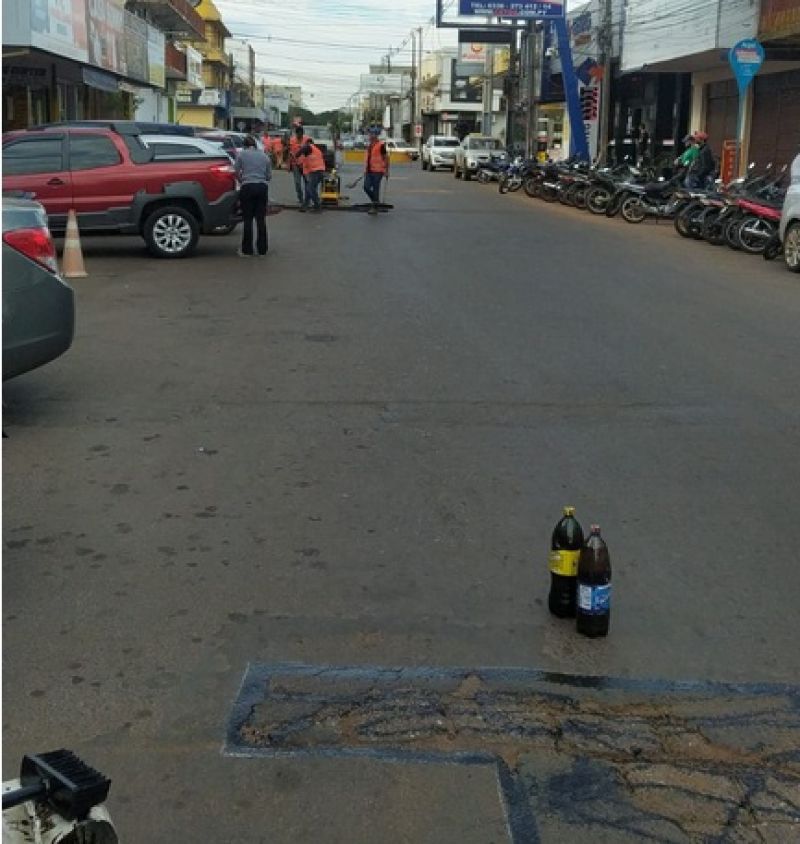 Realizan bacheo de asfaltado destruido por la ESSAP