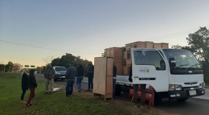 Llevaban marihuana dentro de muebles y fueron pillados