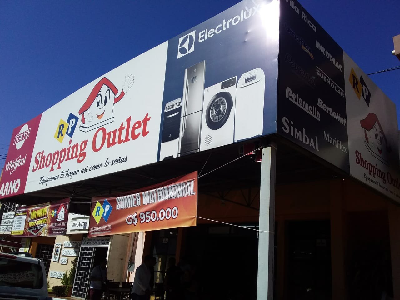 Solitario sujeto asalta  local de RP Shopping Outlet
