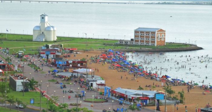 Miles de turistas despiden el 2019 en playas encarnacenas