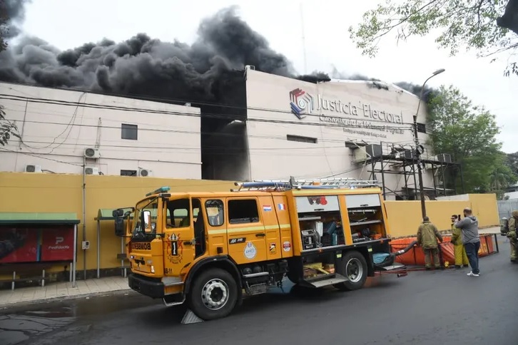 Arde en llamas el local de la Justicia Electoral