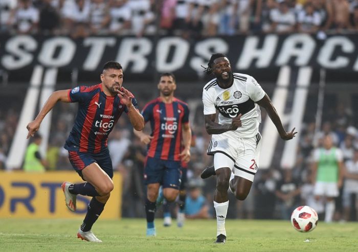 Patiño: "Adebayor nos facilitó un poco el trabajo"