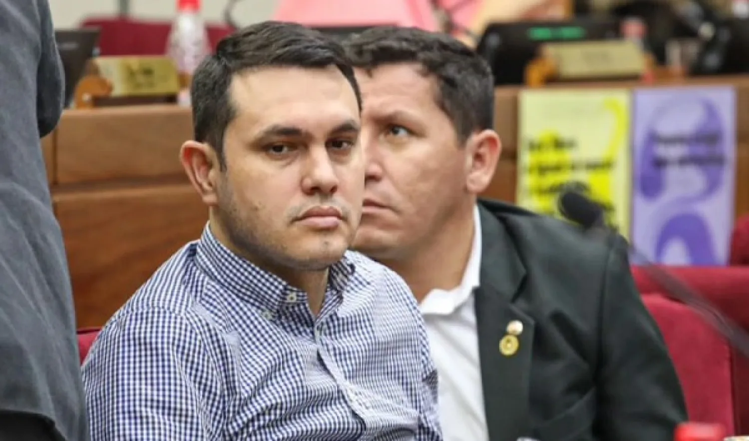 El senador Hernán Rivas solicita permiso sin goce de sueldo para enfrentar proceso judicial