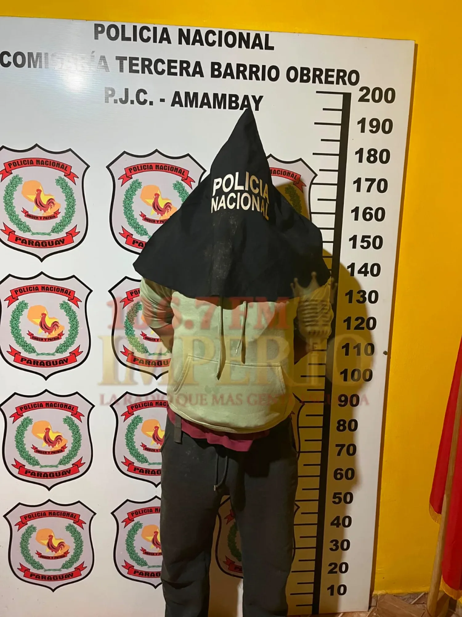 Venezolano es aprehendido por descuidar a su hijo mientras pedía limosna y consumía alcohol