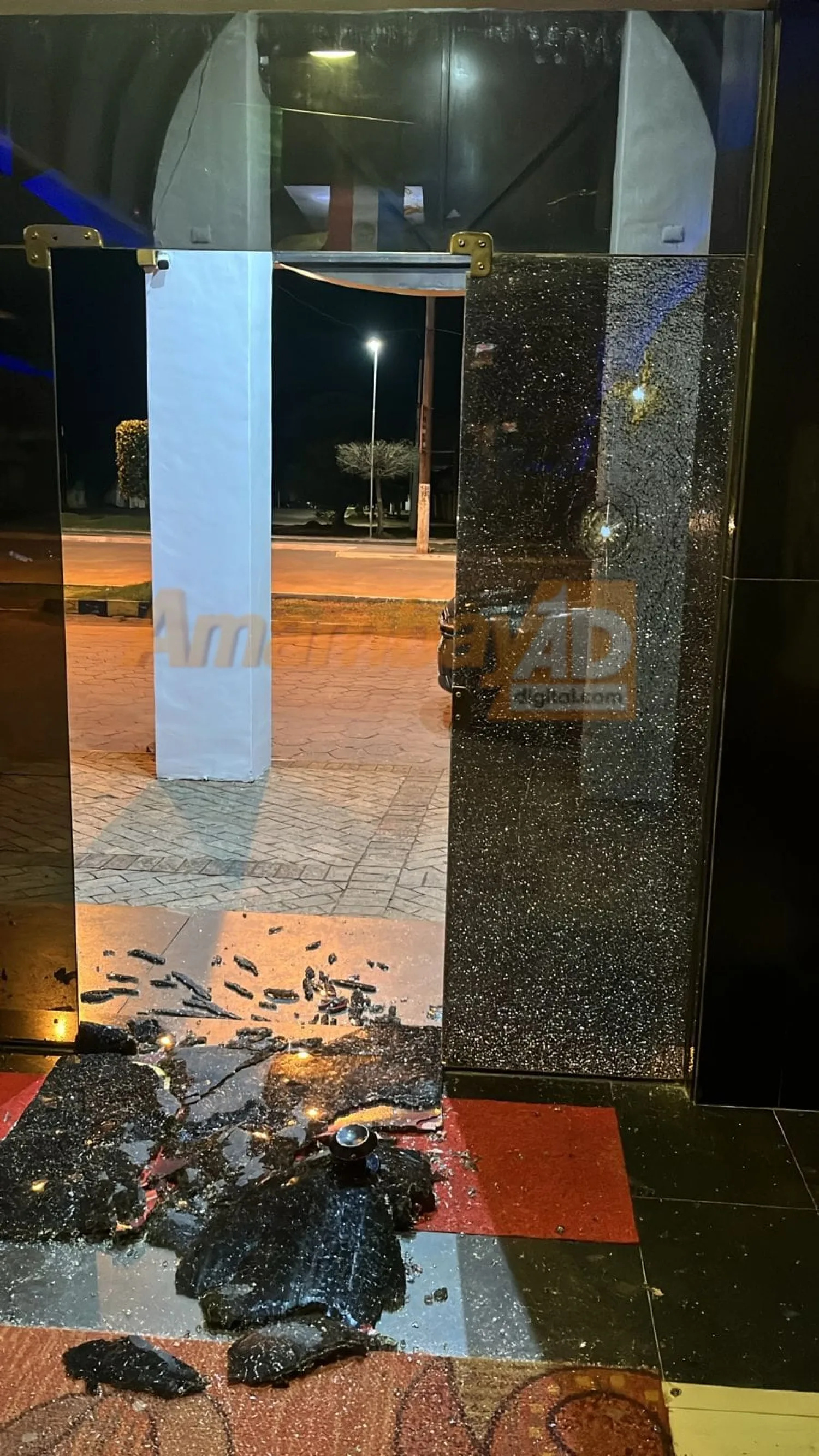 Desconocidos disparan contra el Casino Amambay y causan daños materiales