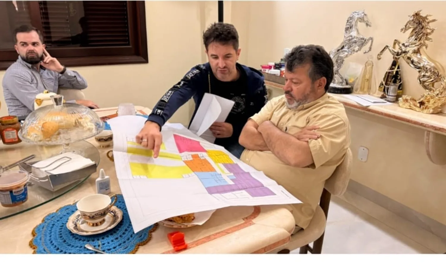 Carlos Bernardo supervisa los últimos ajustes del proyecto del Hospital Escuela de la Universidad Interamericana