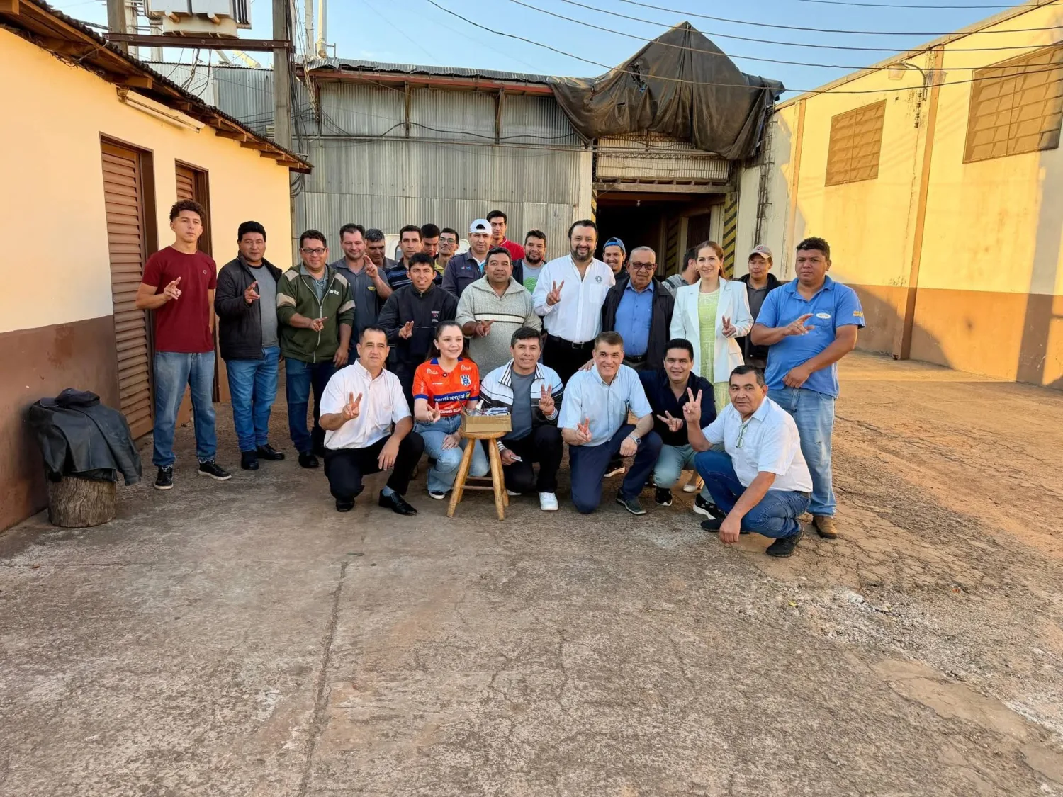 Ronald Acevedo y su equipo lleva sus propuestas al sector comercial de Pedro Juan Caballero