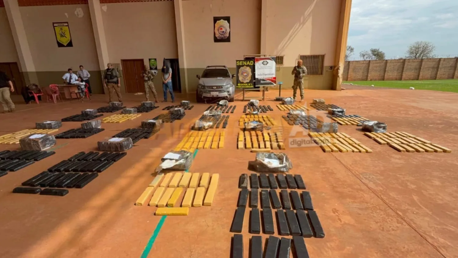 Persecución termina con vuelco de vehículo y la incautación de más de 435 kilos de marihuana en Zanja Pytã