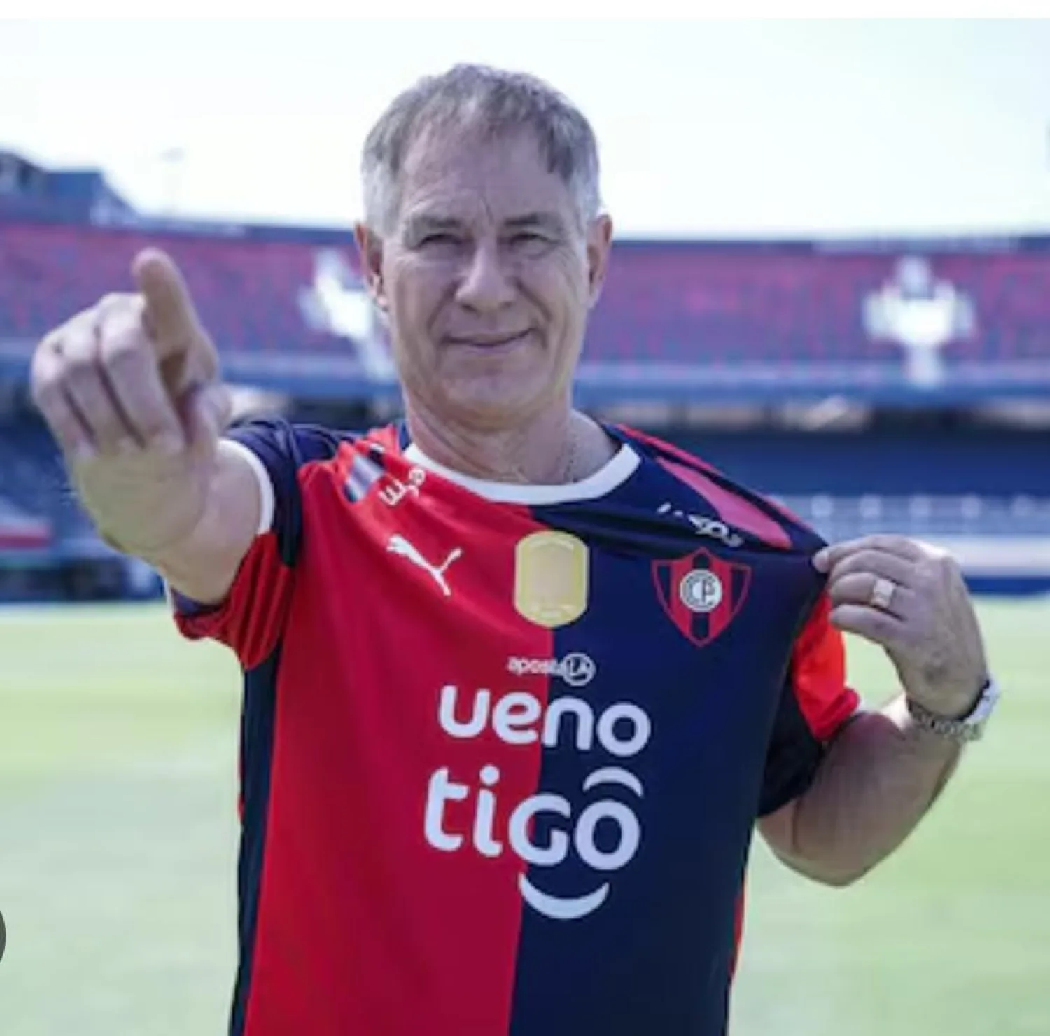 Cerro Porteño acuerda la salida de Ariel Holan y prepara el regreso de Gustavo Costas