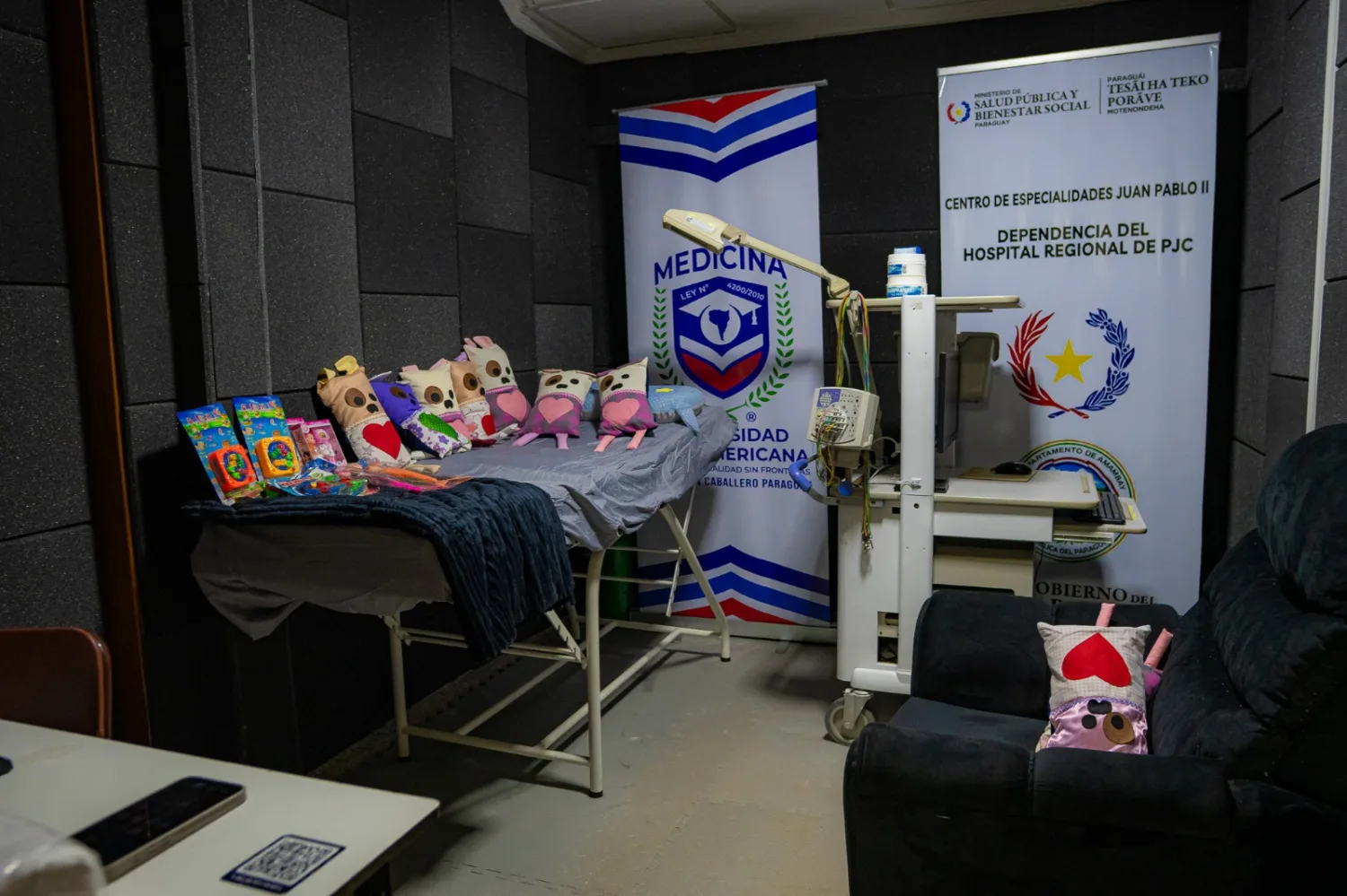 Aporte de la Universidad Interamericana permite habilitar moderna sala de electroencefalograma en el Juan Pablo II