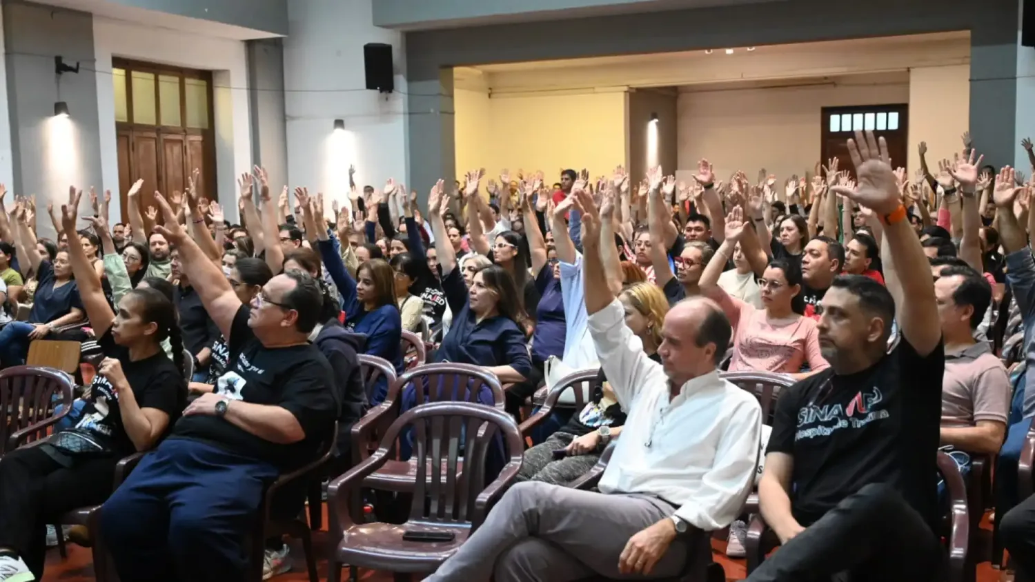 Médicos rechazan propuesta del Gobierno y van a huelga