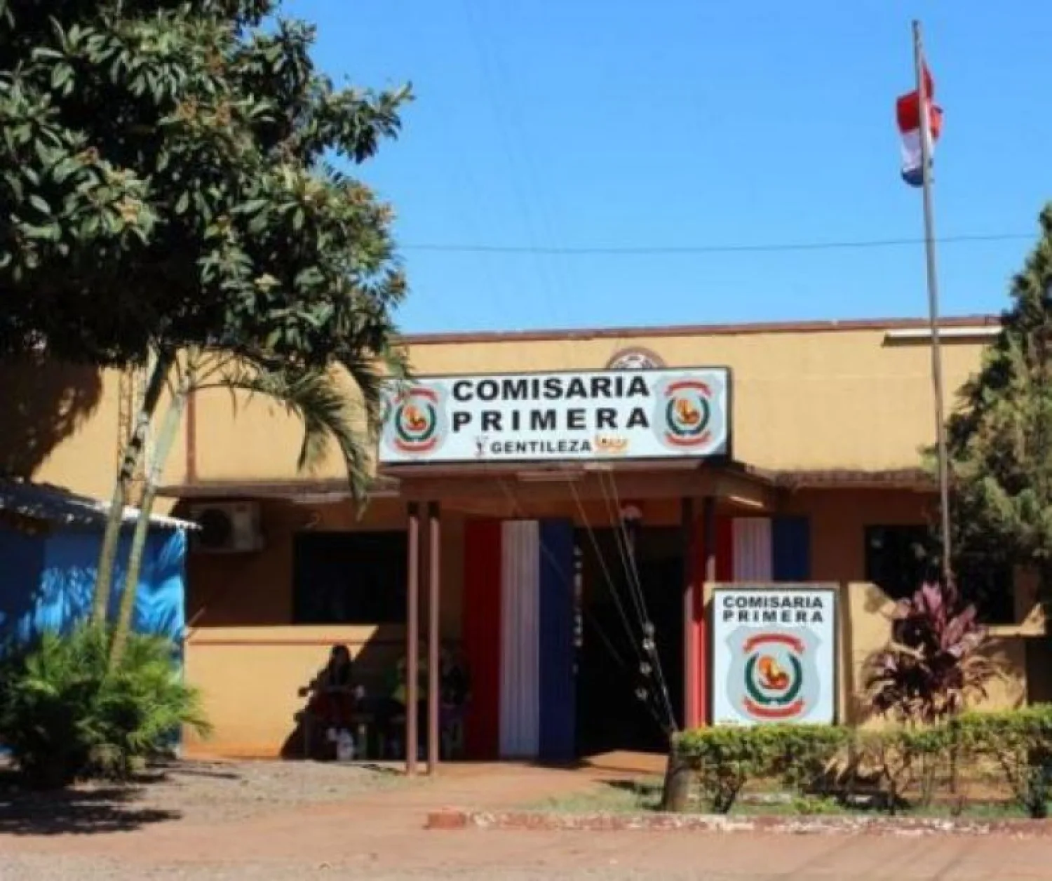 Hurtan motocicleta de la vereda de una vivienda en el barrio María Victoria
