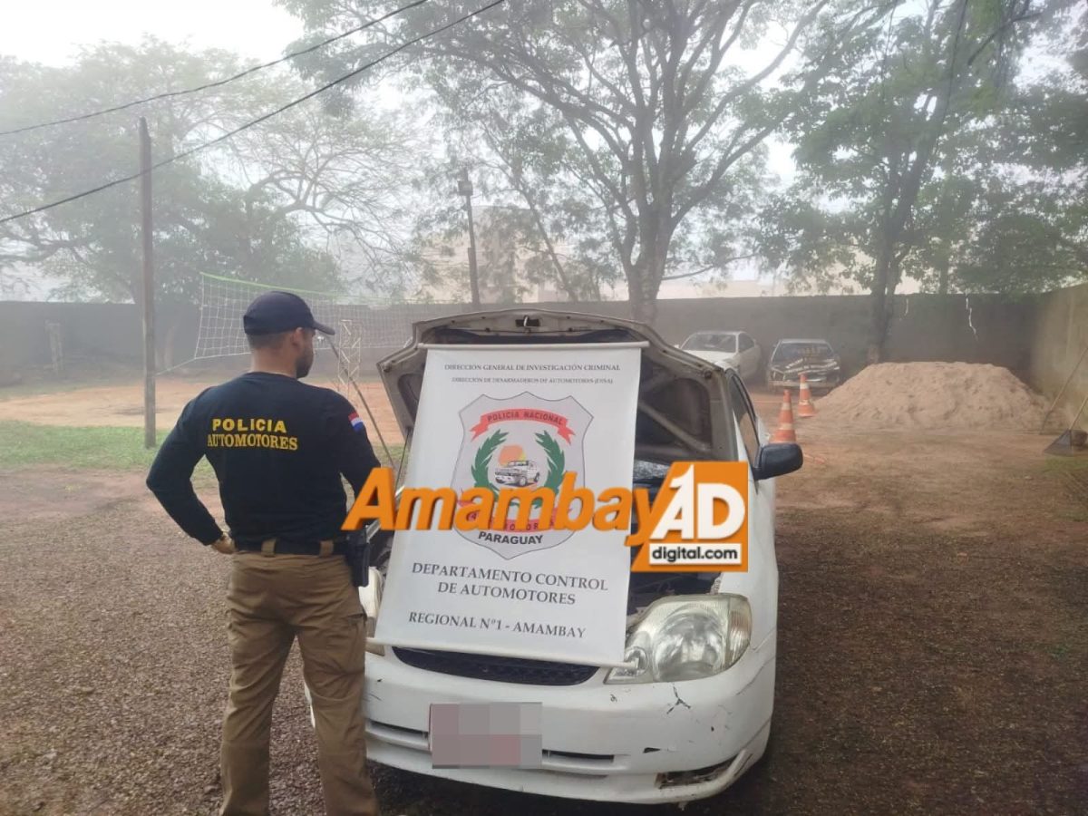 Vehículo denunciado como robado aparece abandonado en el barrio Jardín Aurora