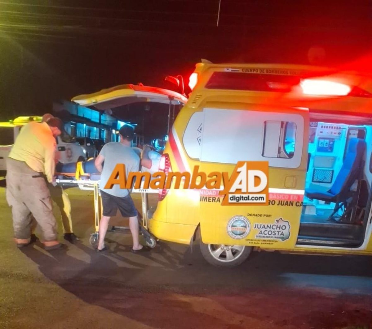 Motociclista resulta con fractura de fémur tras choque con automóvil en el barrio San Gerardo