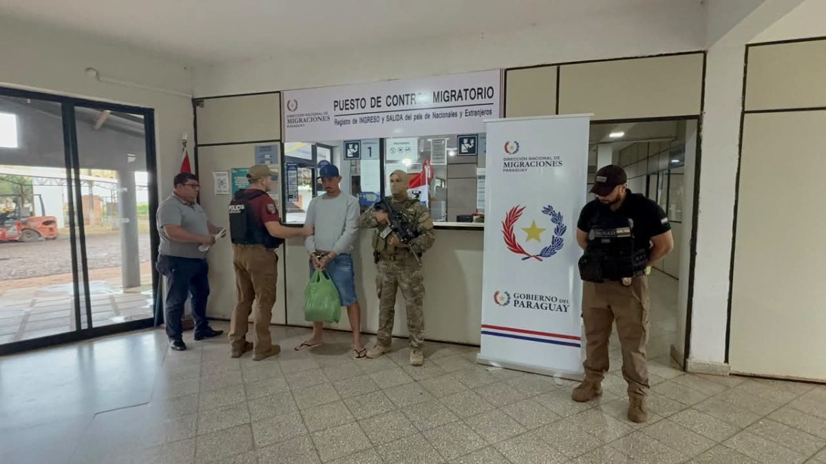 Expulsan del Paraguay a brasileño condenado a más de 40 años de prisión en Brasil